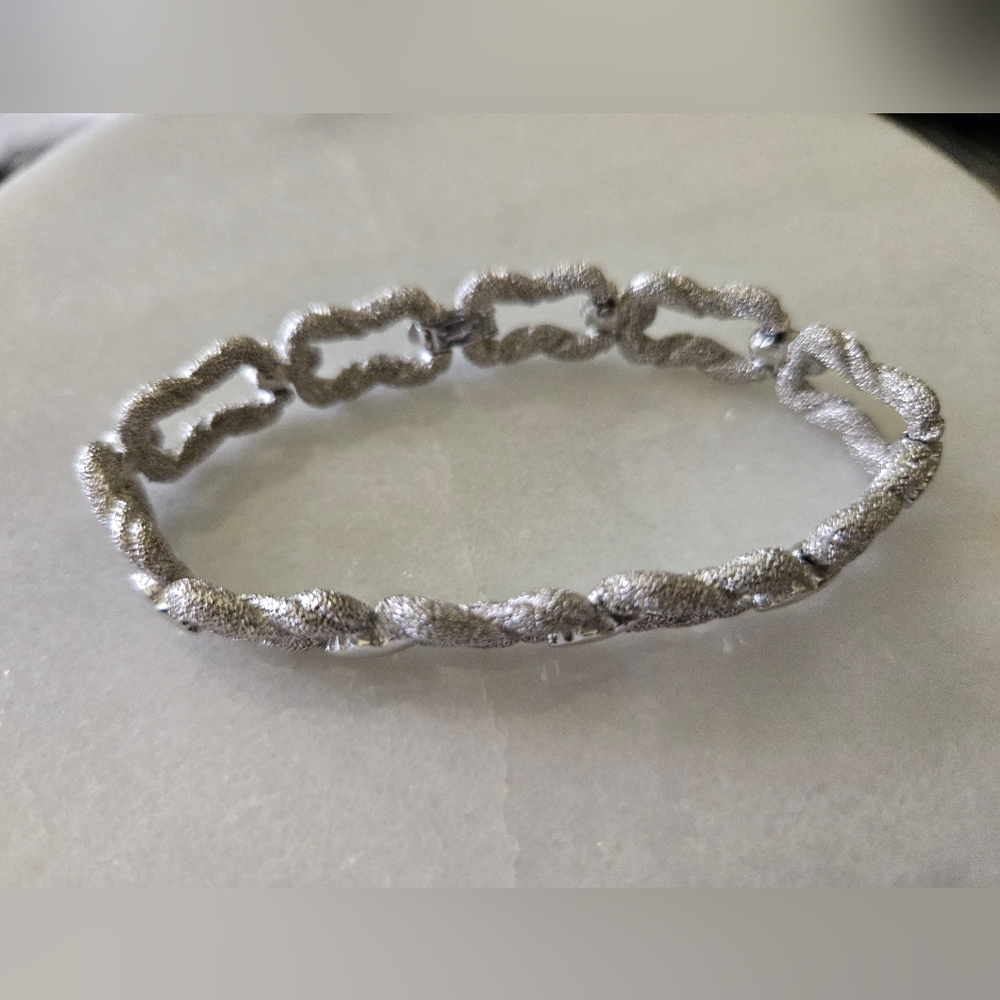 Vintage Rare Find Trifari Silver Textured Bracelet 7"